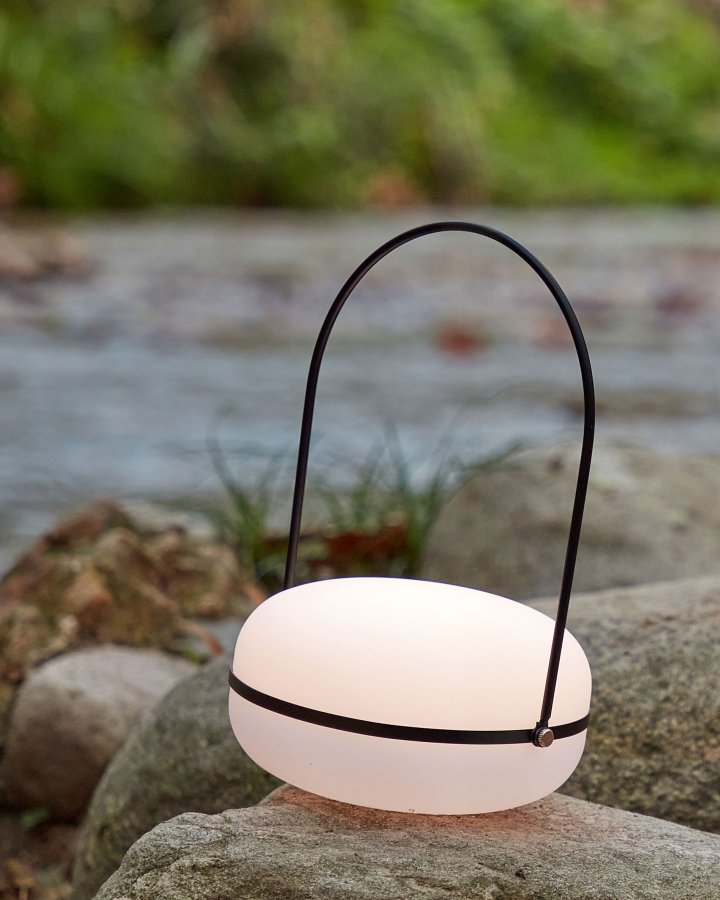 KAVE HOME Tea bordlampe - hvit polyetylen og svart jern