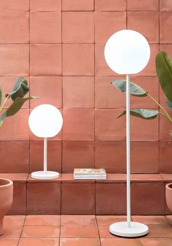 KAVE HOME Dinesh bordlampe, trdls - hvit polyetylen og hvitt stl (30)