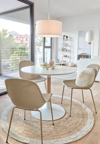 KAVE HOME Quinby spisestol - beige plast og metal