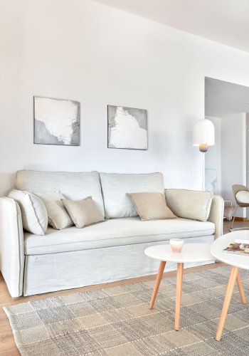 KAVE HOME Tanit sovesofa - beige stoff og naturlig bketre