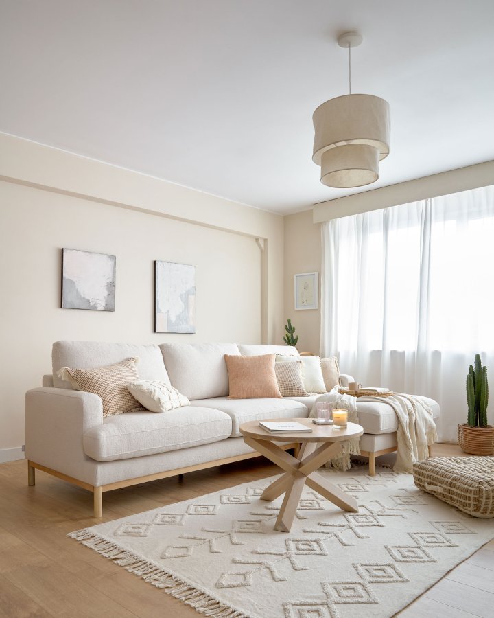 KAVE HOME Mihaela 3-manns sofa med hyre sjeselong - hvit microbouclé og naturlig bketre