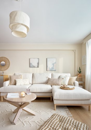 KAVE HOME Mihaela 3-manns sofa med hyre sjeselong - hvit microbouclé og naturlig bketre