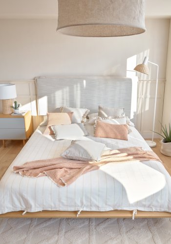 KAVE HOME Anielle nattbord, m. 2 skuffer - gr/naturlig ask finer/asketre (50x45)