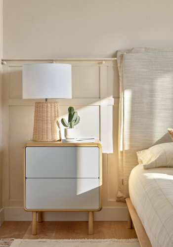 KAVE HOME Anielle nattbord, m. 2 skuffer - gr/naturlig ask finer/asketre (50x45)