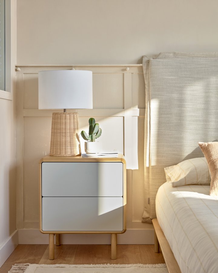 KAVE HOME Anielle nattbord, m. 2 skuffer - gr/naturlig ask finer/asketre (50x45)