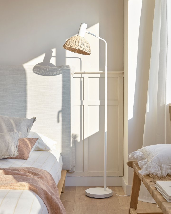 KAVE HOME Damila gulvlampe - rotting og sort metall 