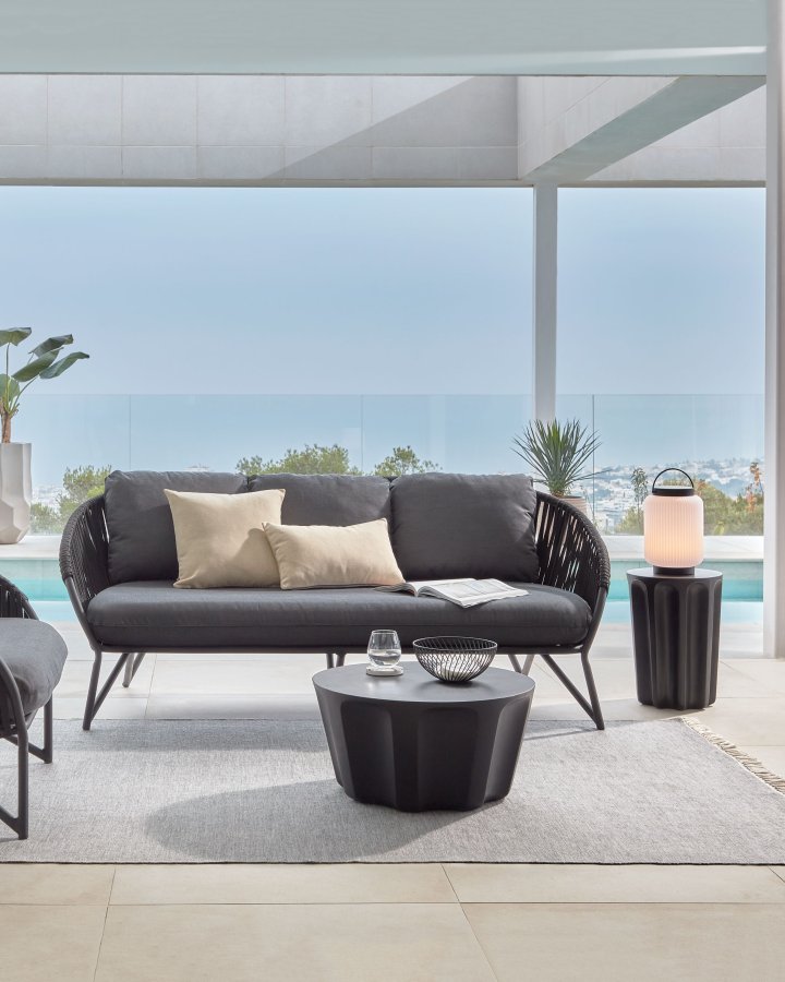 KAVE HOME Branzie 3-manns sofa, med stoffpute - svart tau og stl