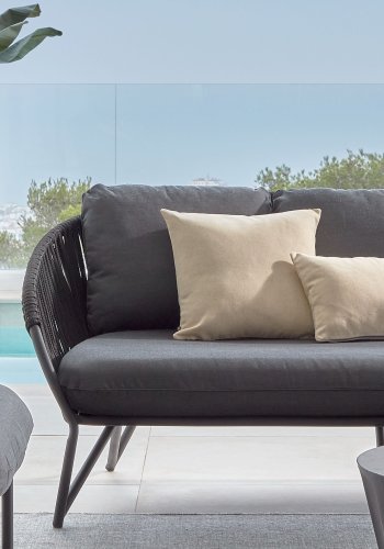 KAVE HOME Branzie 3-manns sofa, med stoffpute - svart tau og stl