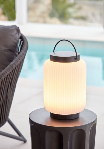 KAVE HOME Verona bordlampe - hvit polyetylen og svart jern