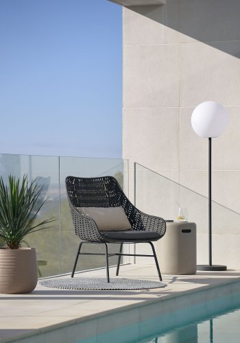 KAVE HOME Dinesh gulvlampe, batterils - sort stl og hvit polyetylen ( 35)