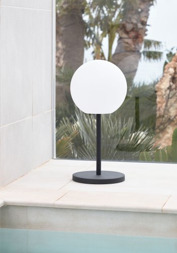 KAVE HOME Dinesh bordlampe, trdls - svart stl og hvit polyetylen ( 30)