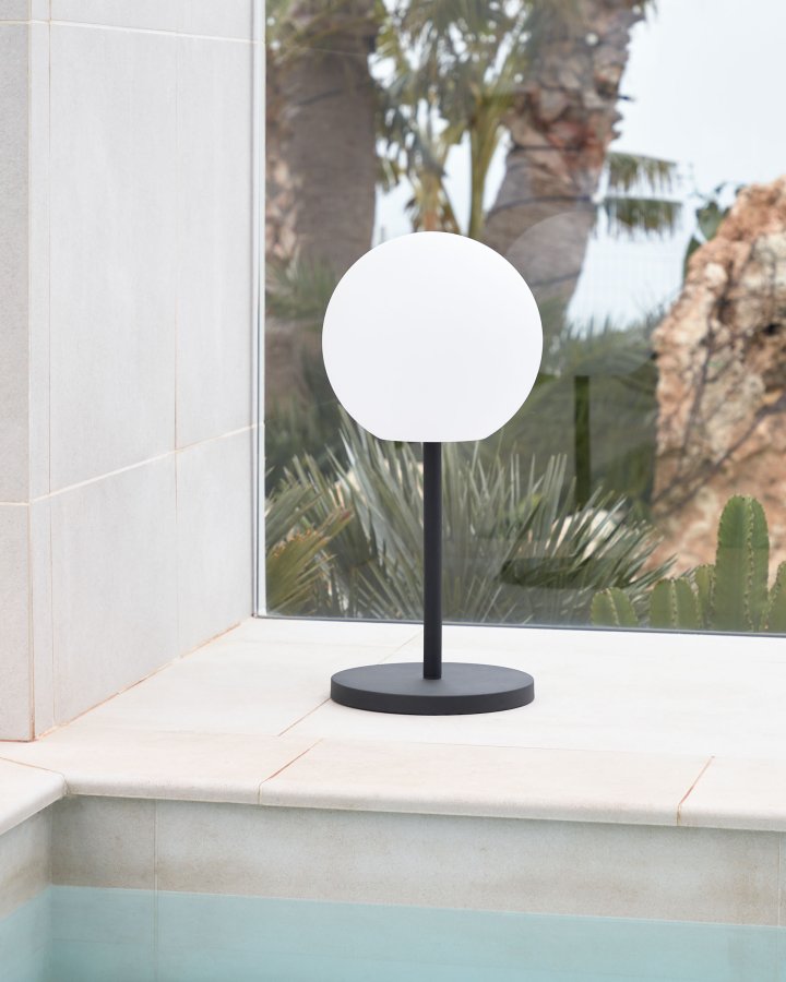 KAVE HOME Dinesh bordlampe, trdls - svart stl og hvit polyetylen ( 30)