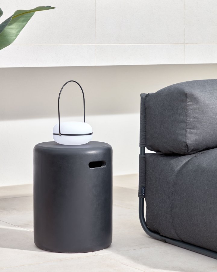 KAVE HOME Taimi utendrs fotsttte, rund - svart betong (35)