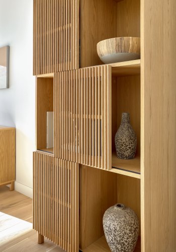 KAVE HOME Beyla reol, m. 3 drer - naturlig eikefiner og eiketre (H: 170cm x 42,5cm x 84,5cm)