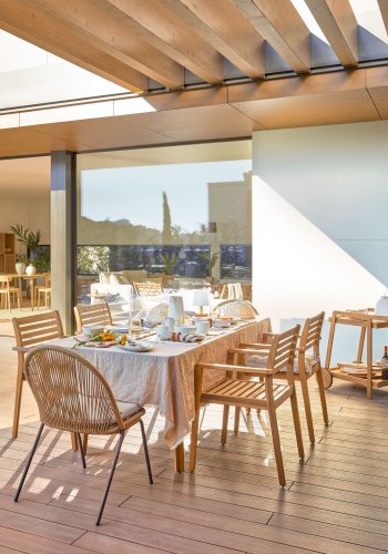 KAVE HOME Hanzel hagestol, med armlener - naturlig akasietre