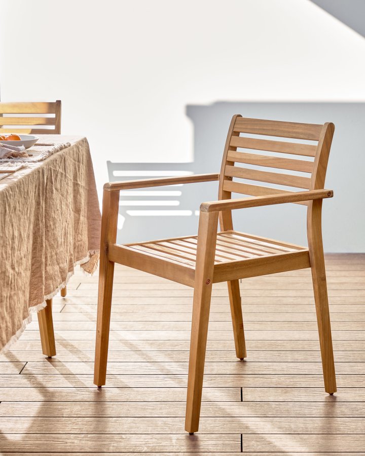 KAVE HOME Hanzel hagestol, med armlener - naturlig akasietre