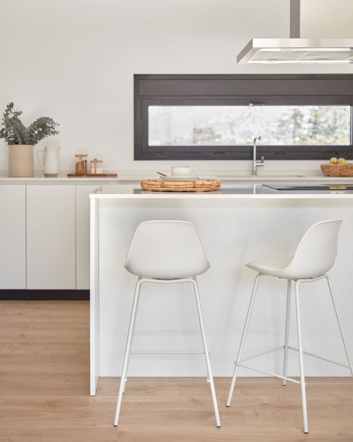 KAVE HOME Lysere barkrakk, med ryggsttte og fotsttte - hvit polypropylen, PU og stl