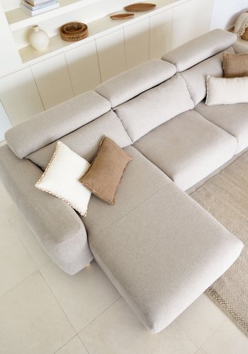 KAVE HOME Singa 3-manns sofa, med venstre sjeselong - beige stoff og naturlig bketre