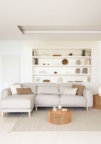 KAVE HOME Singa 3-manns sofa, med venstre sjeselong - beige stoff og naturlig bketre