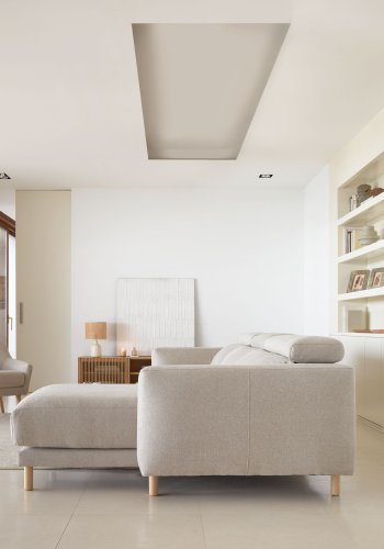 KAVE HOME Singa 3-manns sofa, med hyre sjeselong - beige stoff og naturlig bketre