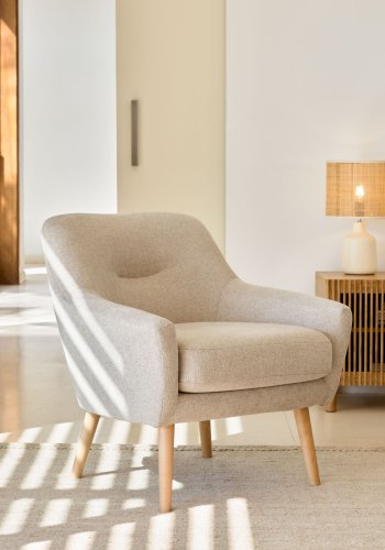 KAVE HOME Candela lenestol - beige stoff og naturlig bketre