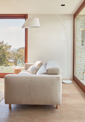 KAVE HOME Lee gulvlampe - hvit metall/marmor/stoff