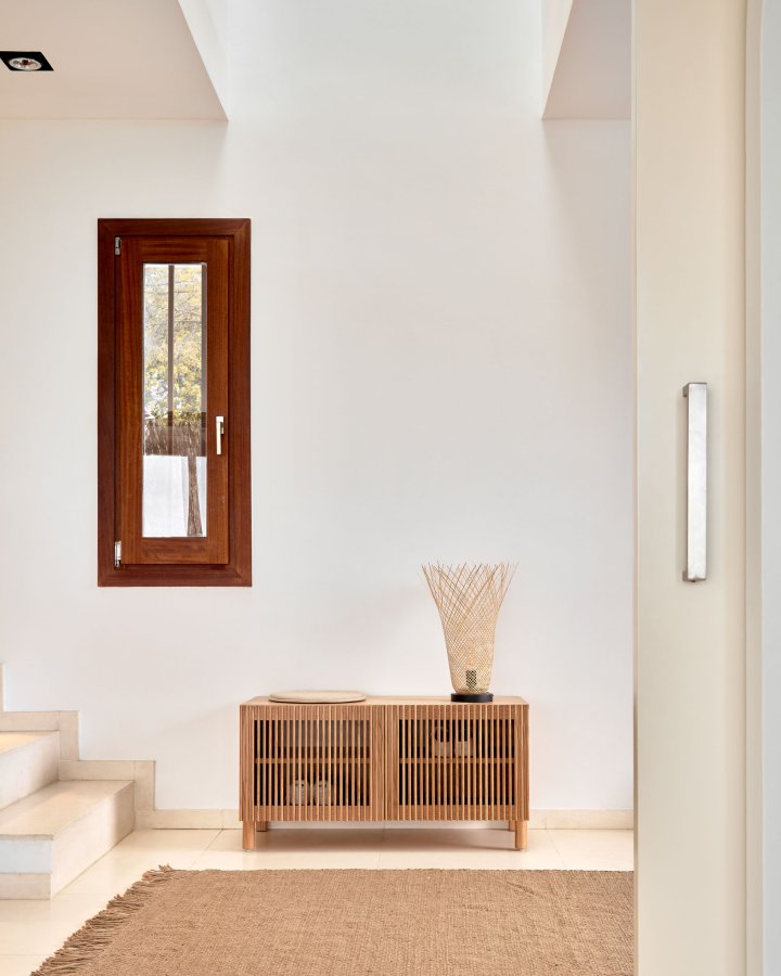 KAVE HOME Beyla skoskap i massiv eik med eikefiner, 98,5 cm FSC 100%