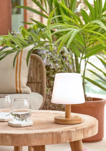 KAVE HOME Ambar oppladbar bordlampe, rund - polyetylen og naturlig treetylen (H:22)