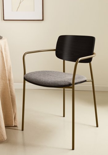 KAVE HOME Maureen spisebordsstol, med armlener - brun valnttfiner, stoff og svart metall