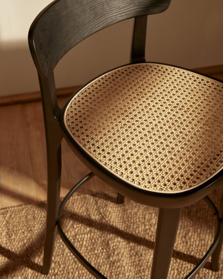 KAVE HOME Romane barkrakk, med ryggsttte og fotsttte - naturlig rotting og svart ask finer/bk