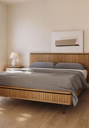 KAVE HOME Licia sengeramme, med sengegavl og lameller - naturlig mangotre og jern (160x200)