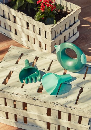 KAVE HOME Rawni hagelekesett med vannkanne, rake og spade