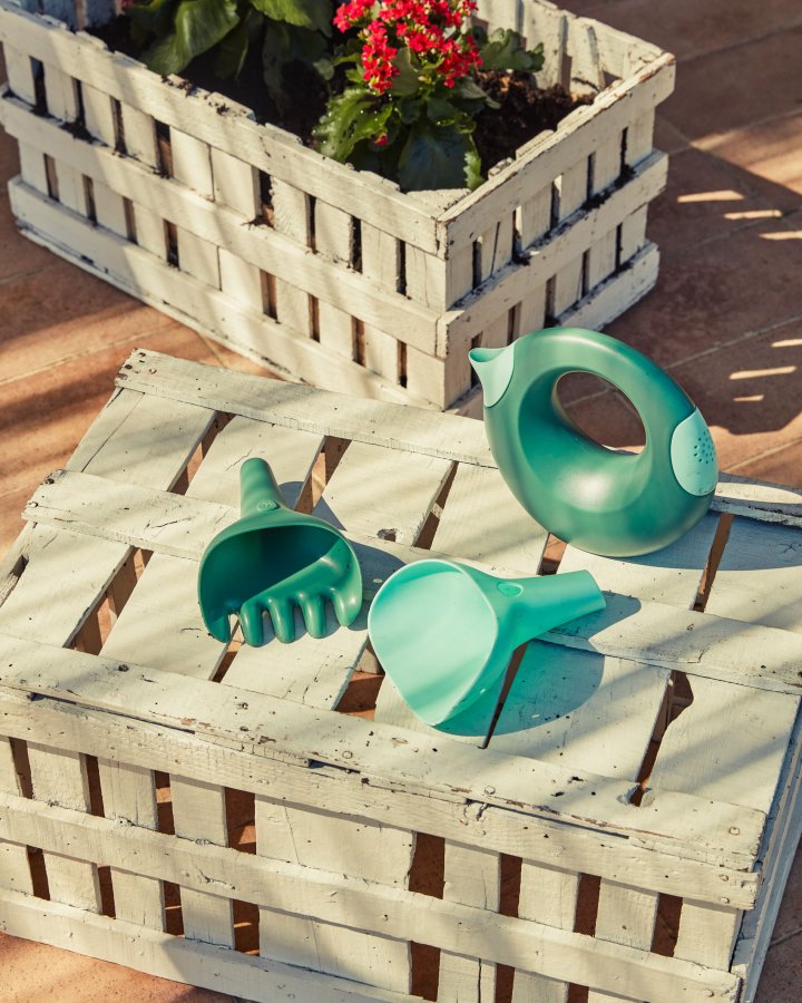 KAVE HOME Rawni hagelekesett med vannkanne, rake og spade