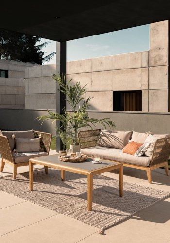 KAVE HOME Bellano lenestol, m. armlener - beige stoff og naturlig polyestertau/eukalyptustre