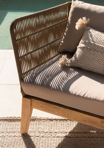 KAVE HOME Bellano lenestol, m. armlener - beige stoff og naturlig polyestertau/eukalyptustre