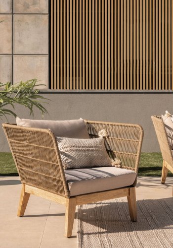 KAVE HOME Bellano lenestol, m. armlener - beige stoff og naturlig polyestertau/eukalyptustre