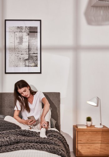 KAVE HOME Abilen nattbord, m. 2 skuffer - naturlig eikefiner (53x36)