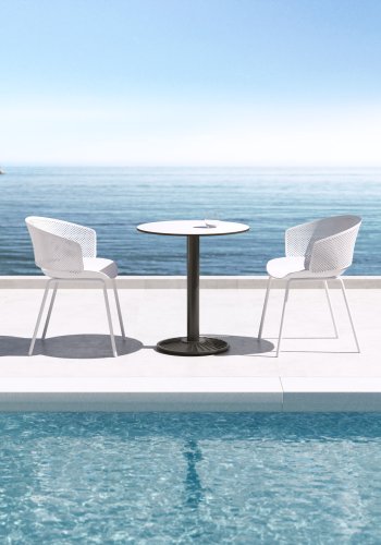 KAVE HOME Yeray hagestol, med armlener - hvit resirkulert polypropylen