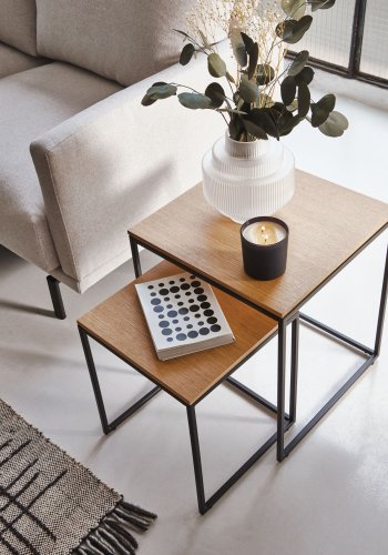 KAVE HOME Yoana sidebord, firkantet - naturlig eikefiner og svart jern (sett med 2)