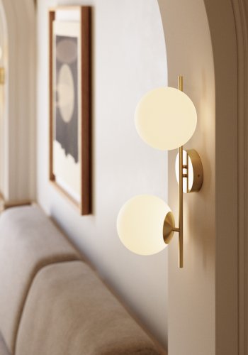 KAVE HOME Mahala vegglampe - hvitt frostet glass og messingstl