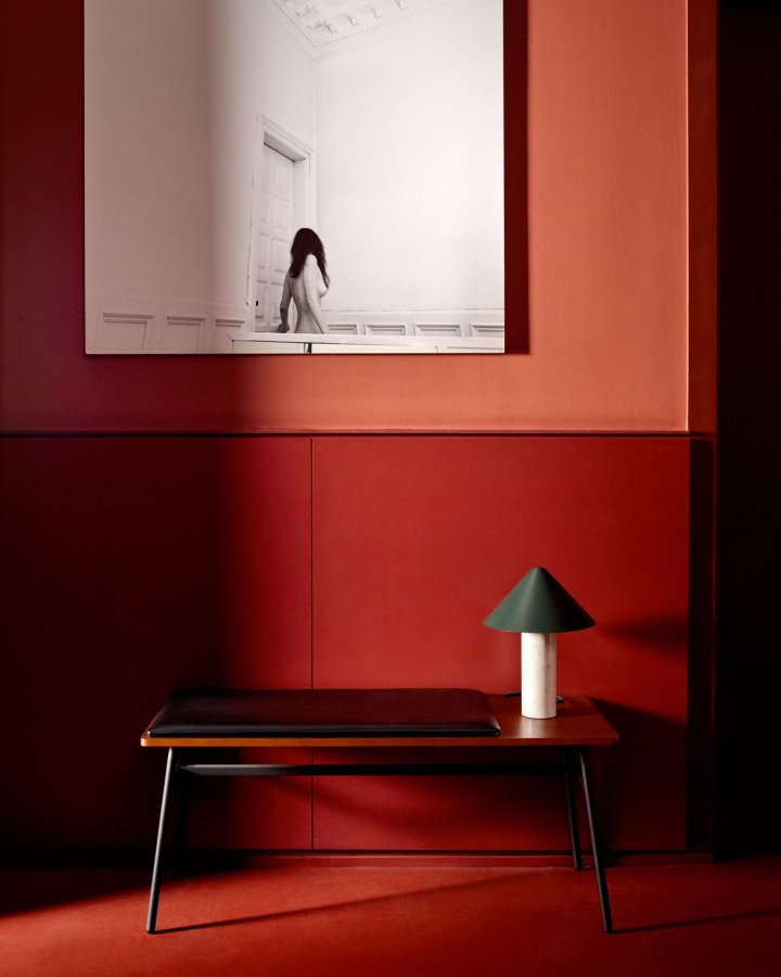 KAVE HOME Arabella benk - brun/svart valnttfinish/syntetisk skinn og metall, rektangulr (100x40)