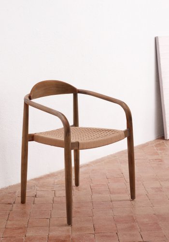 KAVE HOME Beige Glynis spisebordstol, med armlener - eukalyptus tre