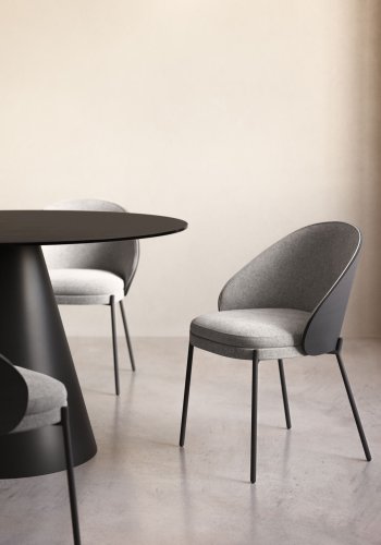 KAVE HOME Eamy spisestuestol - lysegrt stoff, sort ask finer og sort stl