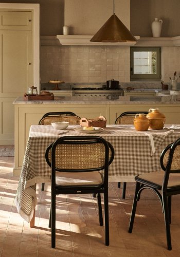 KAVE HOME Doriane spisebordstol - rotting, stoff og sort almetre