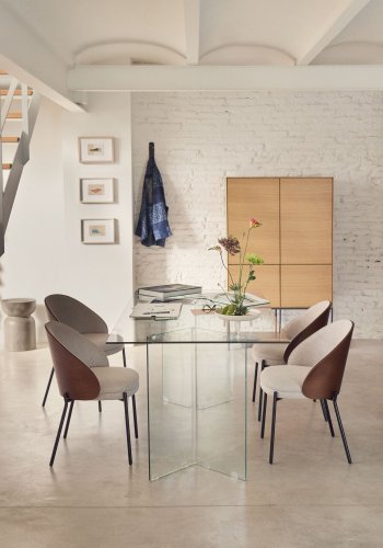 KAVE HOME Eamy spisestuestol - lysebrunt stoff, brun ask finer og sort stl