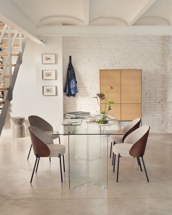 KAVE HOME Eamy spisestuestol - lysebrunt stoff, brun ask finer og sort stl