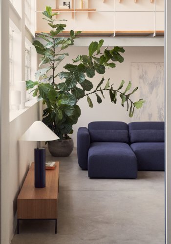 KAVE HOME Vedrana TV-bord, m. 3 skuffer og 1 rom - naturlig eikefiner og sort stl (195x40)