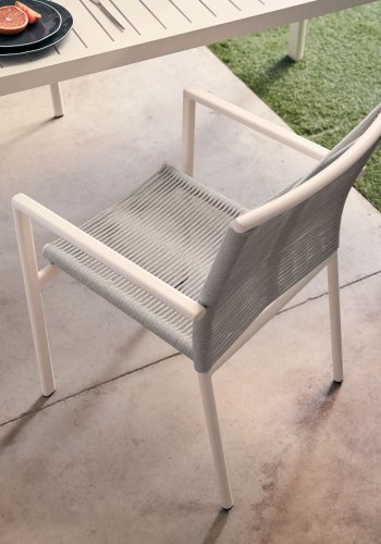 KAVE HOME Culip hagestol, med armlener - grtt tau og hvit aluminium