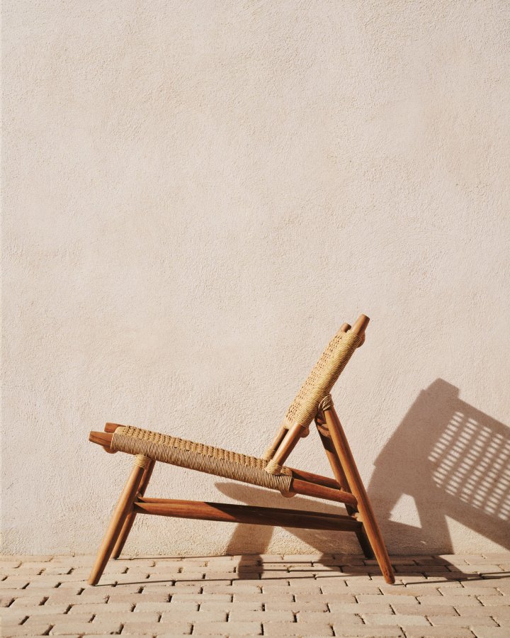 KAVE HOME Codolar lenestol, for inne og ute - naturlig syntetisk flettet og teak