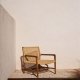KAVE HOME Sabolla hagestol, med armlener - naturlig syntetisk flettet og teak